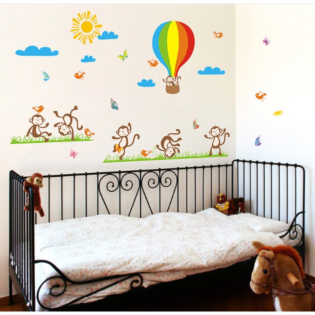 Decal trang trí tường - Khinh Khí Cầu sắc màu và bày khỉ tinh nghịch