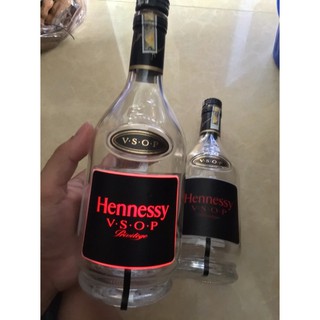Vỏ chai rượu Hennessy có đèn xài pin