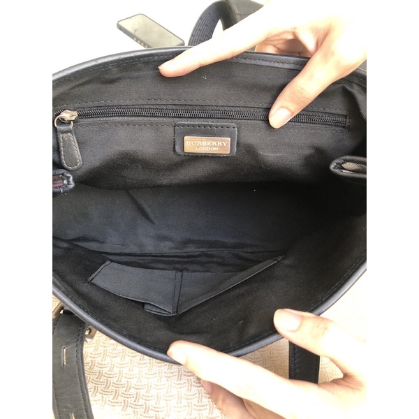 Túi chuẩn si. Túi qua sử dụng. Khách vui lòng xem hình nếu muốn biết thêm thông tin sản phẩm mời khách vô chat . Thanks.