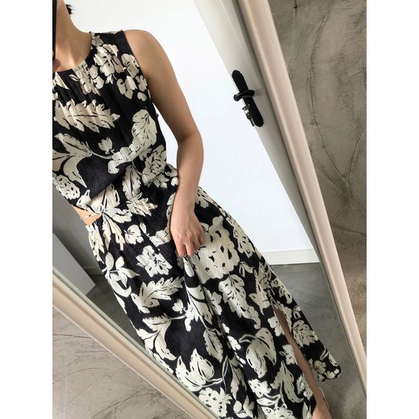 Đầm hoa khoét eo MNG