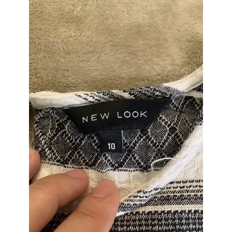 Áo sát nách newlook + quần bò mango thanh lý