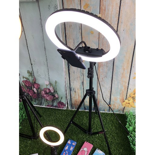 ĐÈN led livestream, makeup, hỗ trợ bán hàng size LỚN 46cm chân kéo cao 2,1 mét+ 3 kẹp đt+ điều khiển, 3 chế độ sáng