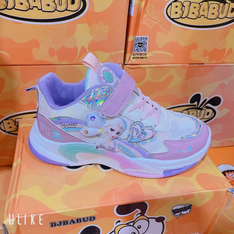 Giày thể thao bé gái có hình e