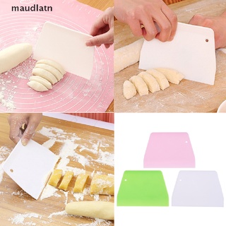 1 dụng cụ cắt bột làm bánh hình thang tiện dụng