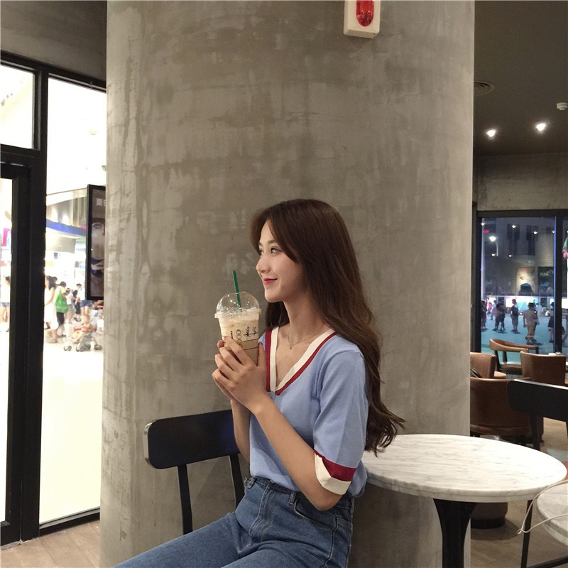 Áo cổ chữ V có viền