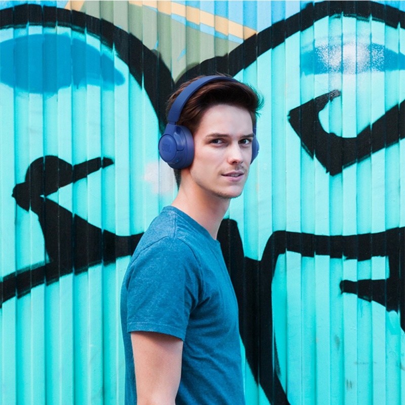 Set tai nghe không dây bluetooth JBL TUNE700BT dạng che lỗ tai tiện lợi khi chơi thể thao