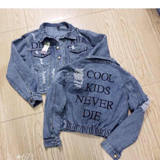 Áo khoác jeans thêu lưng chun mốc rách