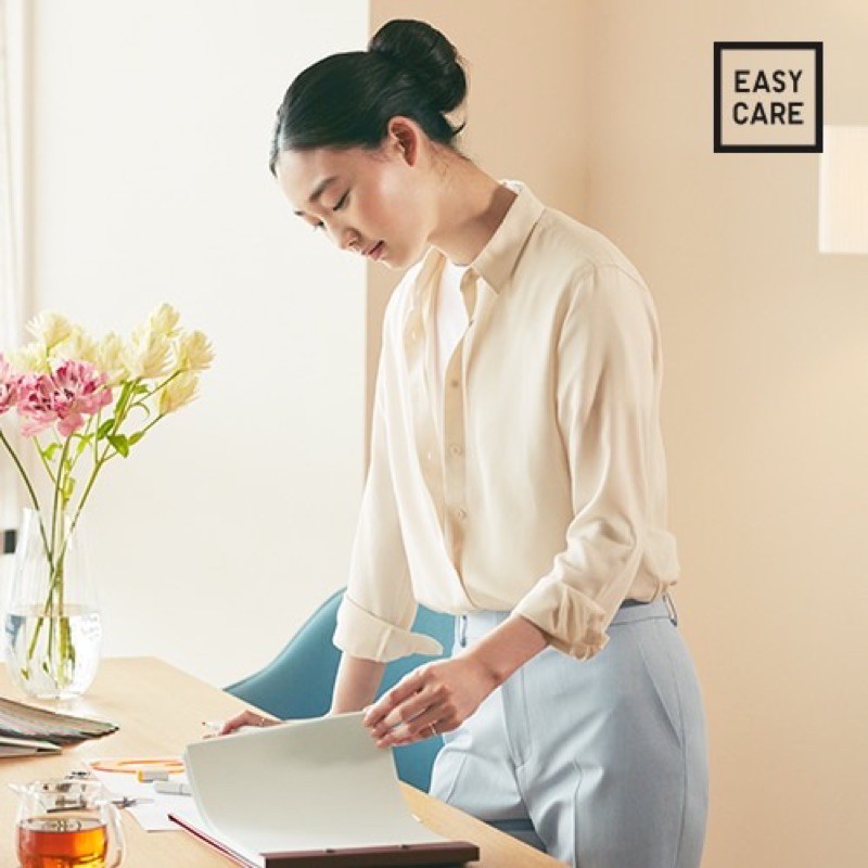 Áo sơ mi nữ dài tay dòng Easy Care của UNIQLO