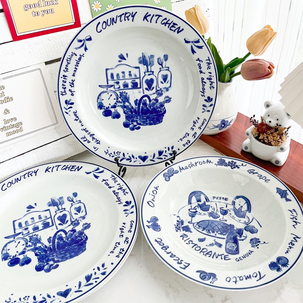 Dĩa tròn viền chữ, hình ảnh phong cách Âu