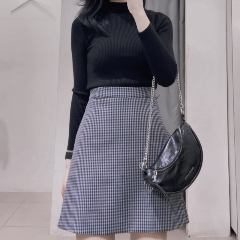 Áo cổ lửng đen A10