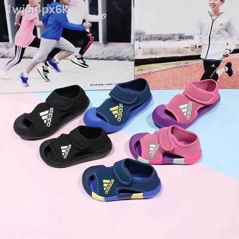 Mùa hè mới của trẻ em Baotou dép nam và nữ chống trượt Velcro mềm mại đáy thoáng khí giày đi biển