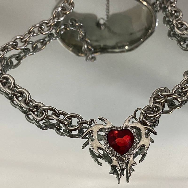 Dây chuyền mặt trái tim đính đá ruby phong cách gothic
