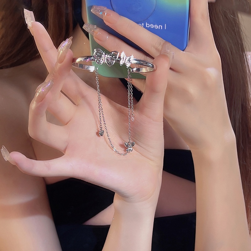 Vòng Tay Hai Lớp Dạng Hở Hình Bướm Màu Bạc Xinh Xắn Cho Nữ