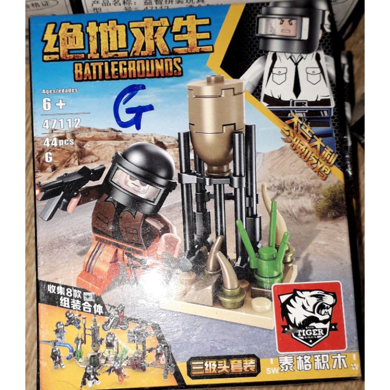 Lắp ráp 1 hộp LegoBattleguonds 47112 có nhiều chi tiết