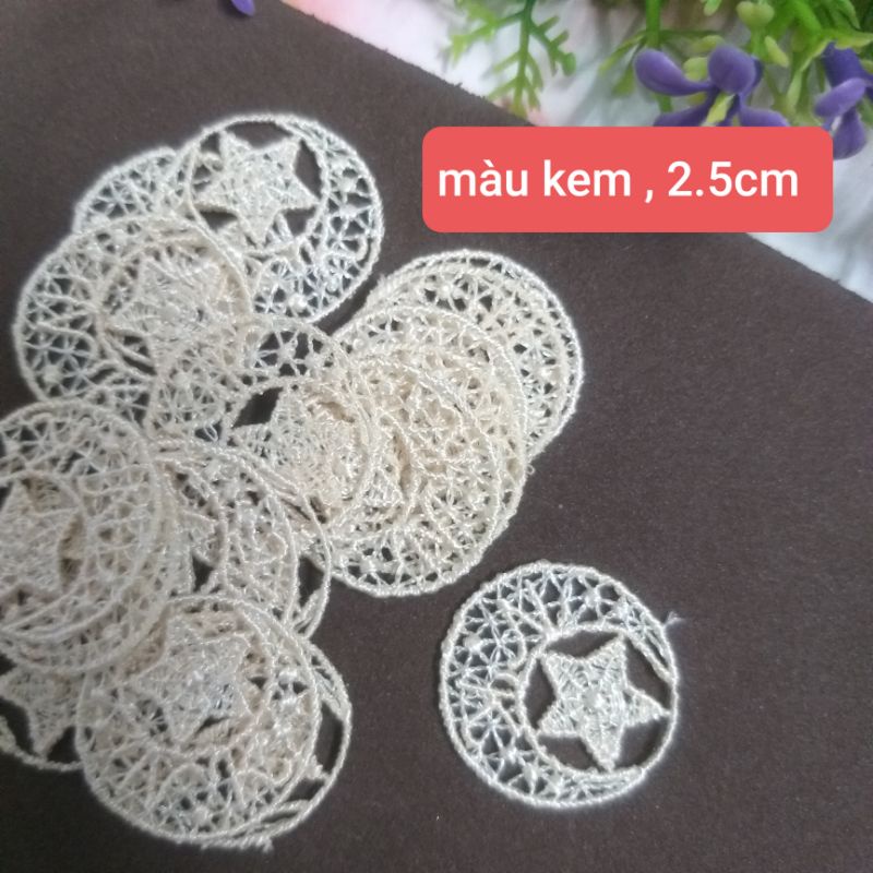 Hình và hoa thêu chỉ cotton trang trí thủ công