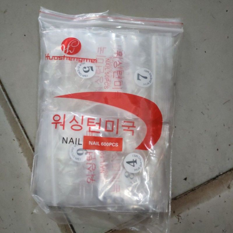 Móng chân giả trong