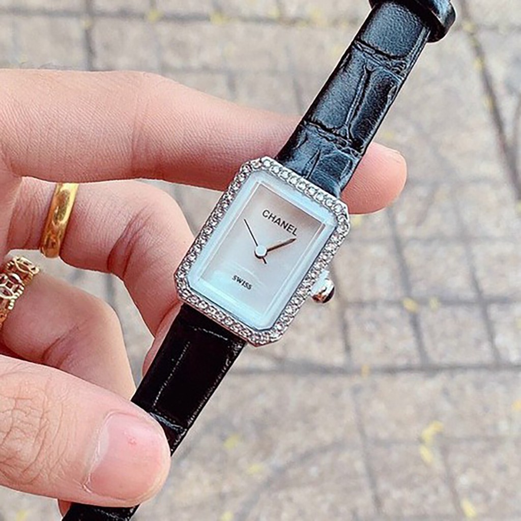 Đồng hồ nữ Chanel đeo tay cao cấp viền kim loại dây da, chống nước - bảo hành 12 tháng | BigBuy360 - bigbuy360.vn