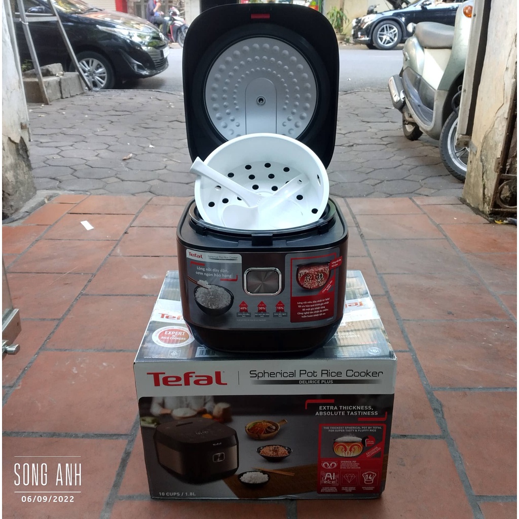 Tefal nồi cơm điện tử RK776 dung tích 1.8L với lòng nồi siêu dày 4mm cùng công nghệ Fuzzy Logic, bảo hành 2 năm
