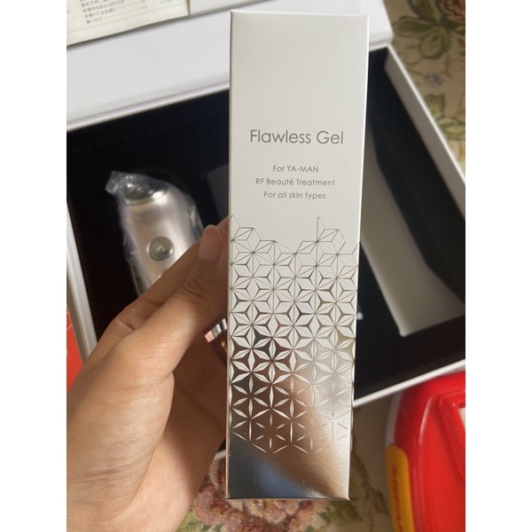 Máy nâng cơ Yaman RF Bloom tặng kèm gel