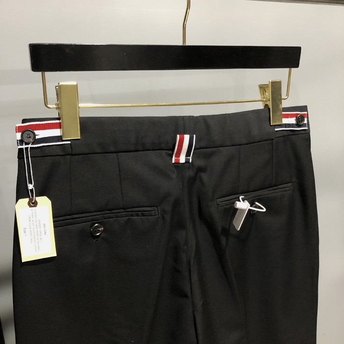 QUẦN ÂU THOM BROWNE NAM ĐEN KẺ XÁM | BigBuy360 - bigbuy360.vn