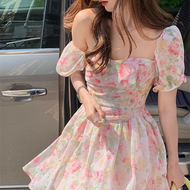 Váy hoa nữ màu hồng tay áo phồng váy ngắn dễ thương | BigBuy360 - bigbuy360.vn