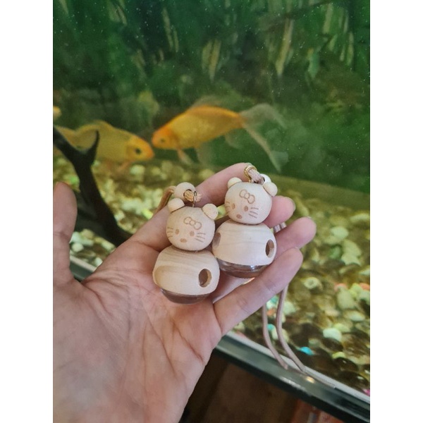 Chai treo xe mèo kitty - vỏ chai tinh dầu xe hơi