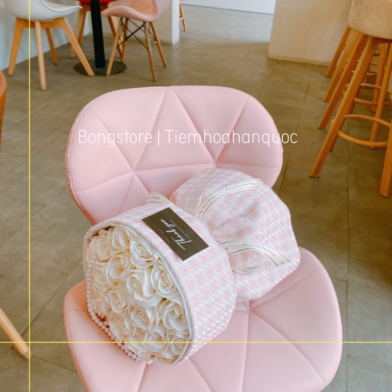 Bó hoa hồng trắng gói vải dạ tweed KÈM TÚI phong cách tiểu thư siêu xinh làm quà tặng sinh nhật, 20/10