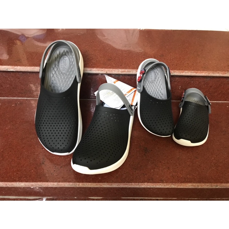 Dép sục bé trai Cross Literide màu đen đế trắng, tặng 10 sticker