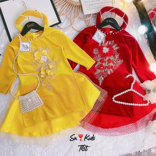 Áo dài cách tân thêu hoa kèm mấn đội đầu cho bé diện Tết