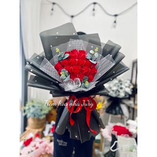 Bó hoa sáp 22b hoa đỏ giấy đen