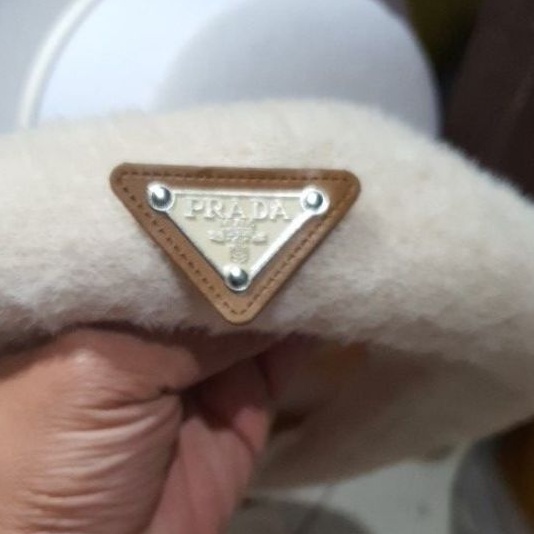Tag Prada cao cấp gắn mũ, gắn áo cực sang chảnh