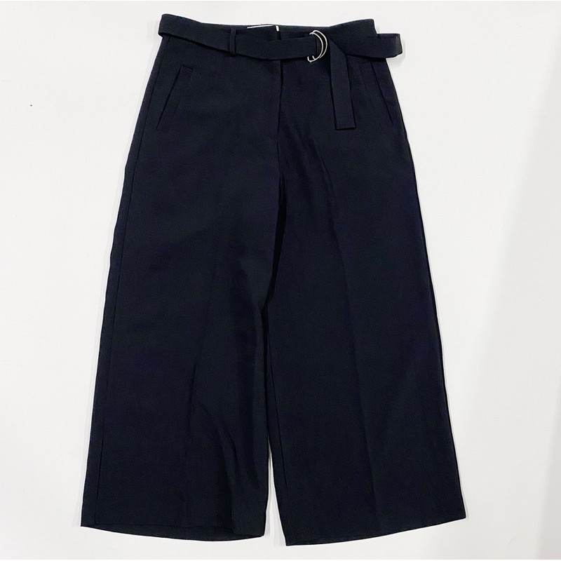 Quần vải suông lửng