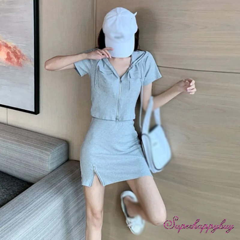 Set Đồ Thể Thao Gồm Áo Thun Tay Ngắn Màu Trơn + Chân Váy Xẻ Tà Thời Trang Mùa Hè Dành Cho Nữ