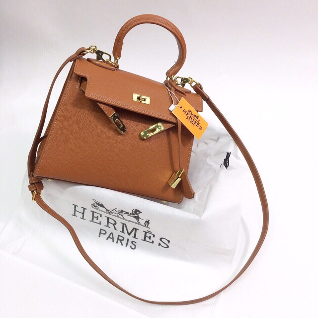 Túi hm dáng cao khoá vàng