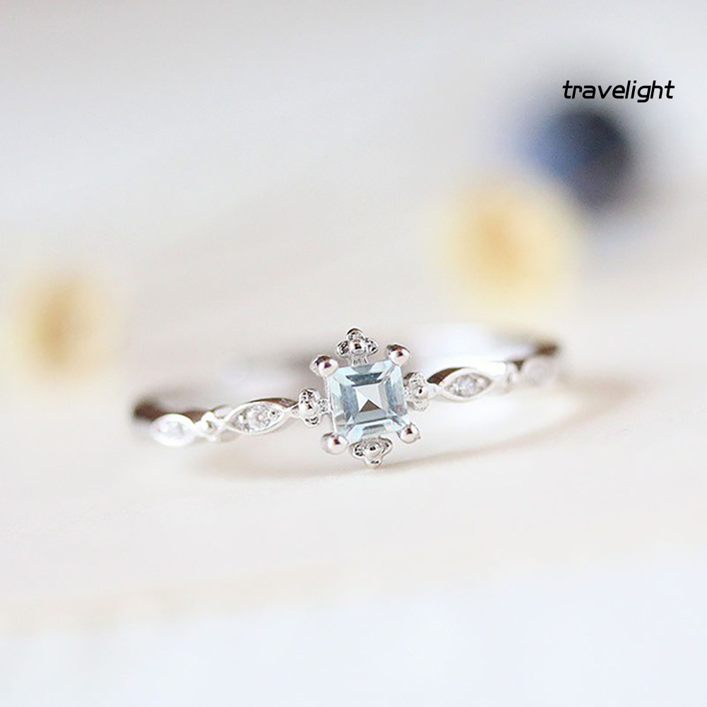 Nhẫn Đính Hôn Đính Đá Zircon Hình Lập Phương
