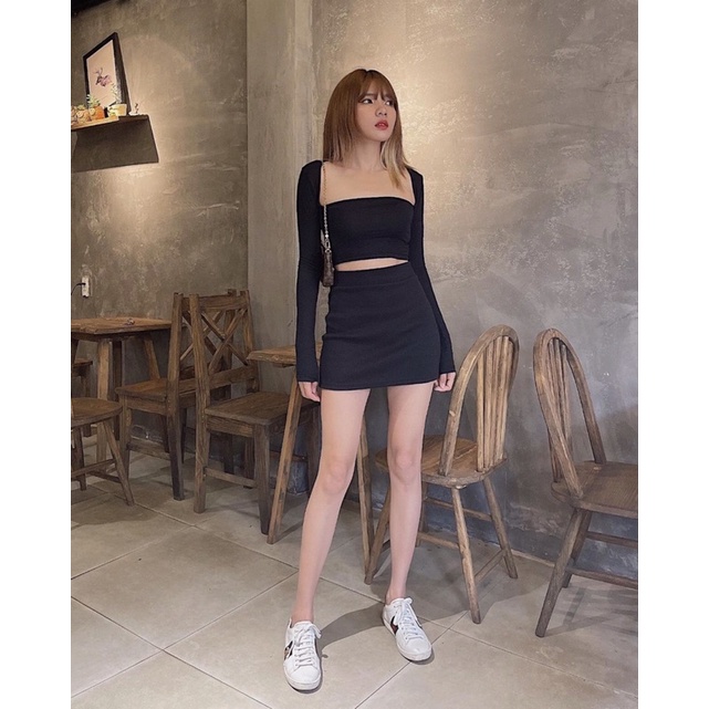 Áo Croptop Cổ Vuông Ôm Body Tay Dài Quyến Rũ