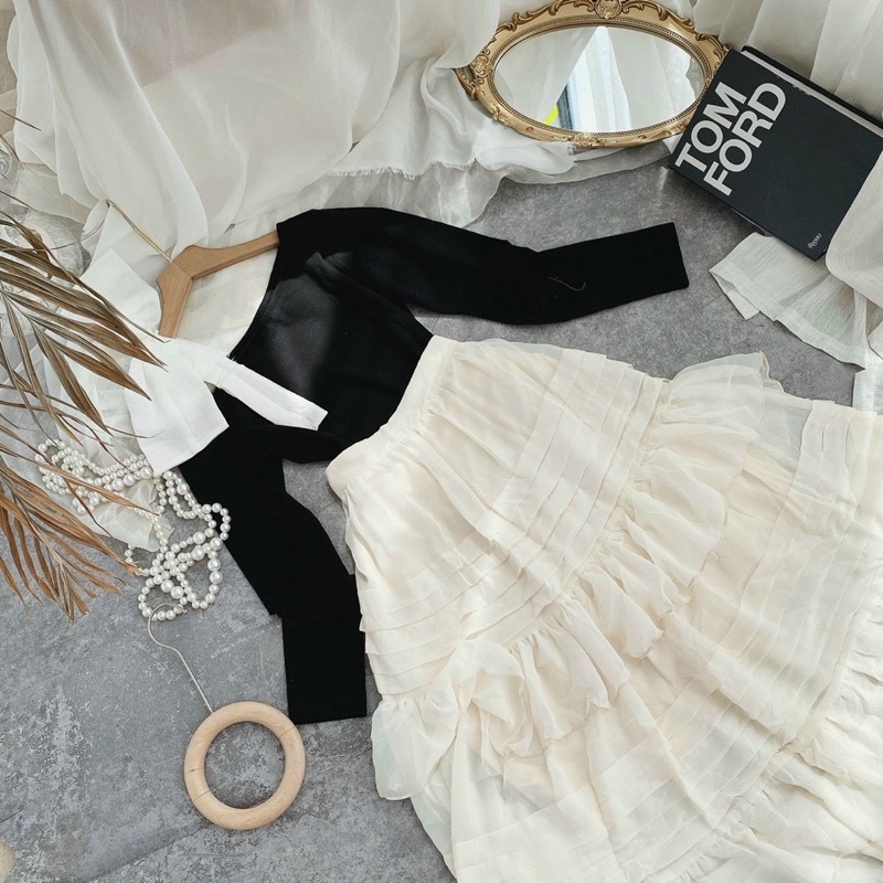 Set áo thun đen dài tay nơ vai kèm chân váy kem tầng xoè MITRIE