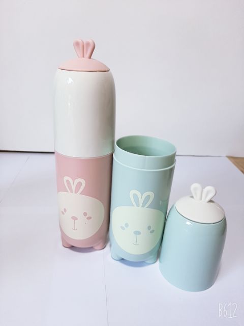 Hộp đựng bàn chải kèm cốc du lịch nhỏ gọn