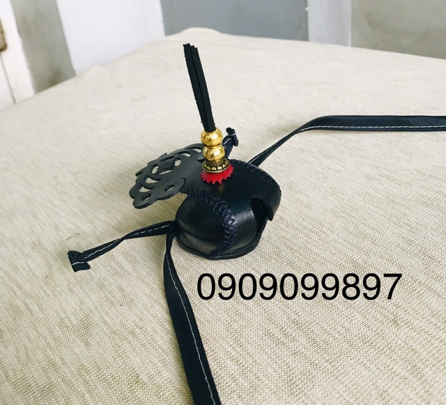 Mũ trùm đầu chim săn kiểu vương miệng