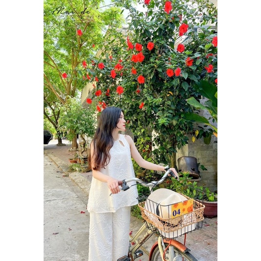 SALE Set bộ áo quần lá suông khoét cổ màu kem