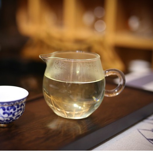 Tống rót trà phổ thông, cho người bán chuyên nghiệp pha trà đạo.