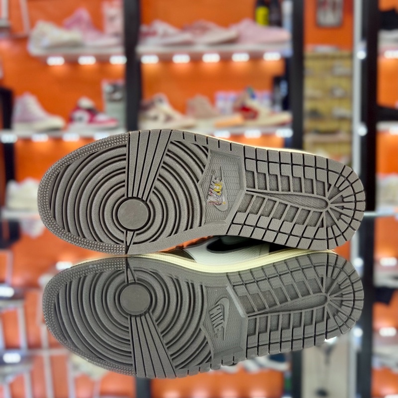 GIÀY JD1 HIGH TRAVIS SCOTT TẶNG KÈM BỘ QUÀ TẶNG GIÁ TRỊ