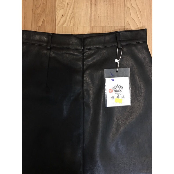 Chân váy da hai túi siêu xinh