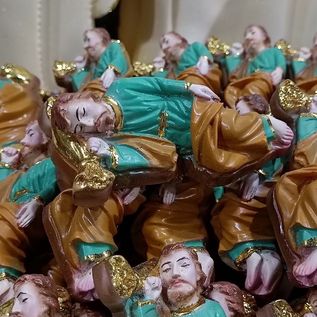 Tượng Thánh Giuse nằm ngủ mini size 13cm sơn nhiều màu dát vàng viền áo tươi mới - quà tặng công giáo