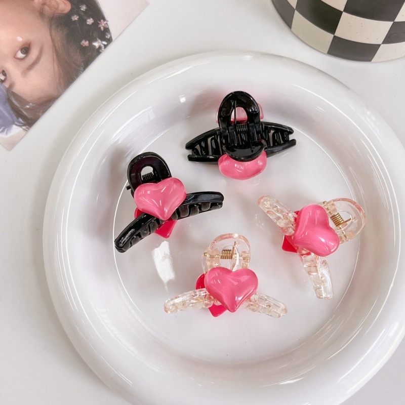Kẹp cua đính hình trái tim hồng dễ thương cho bé và bé