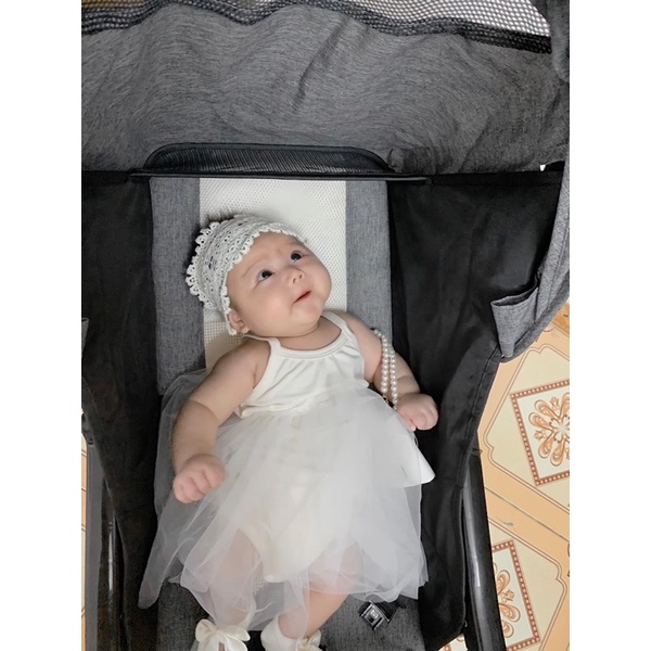 Body váy ren hai dây cotton mềm mại cho bé.