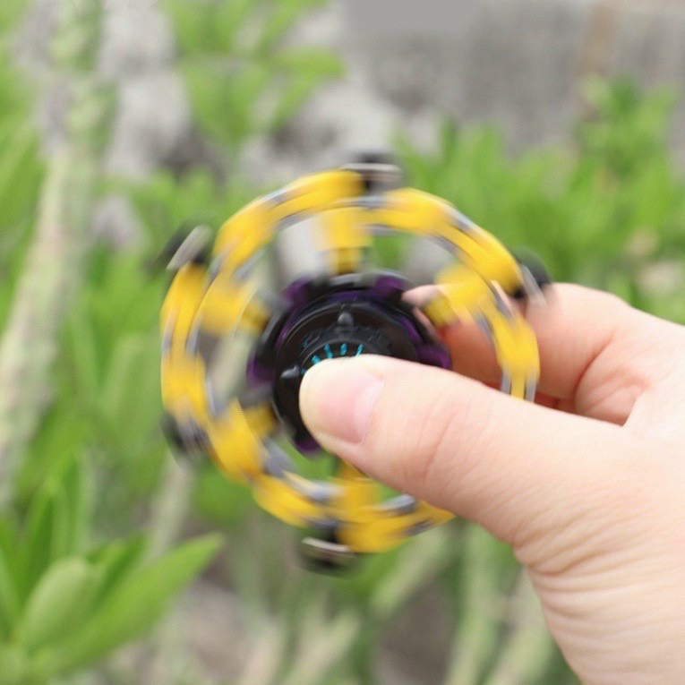 Con quay đồ chơi rôbốt Fidget Spinner 2022 giúp giảm stress cho trẻ em và người lớn