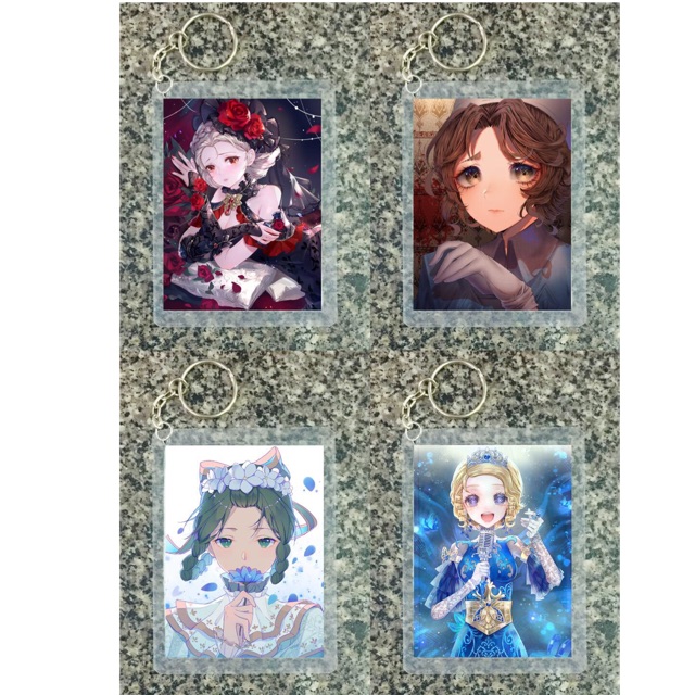 2 Móc khoá Emily dyer ldentity V in 2 mặt ảnh khác nhau