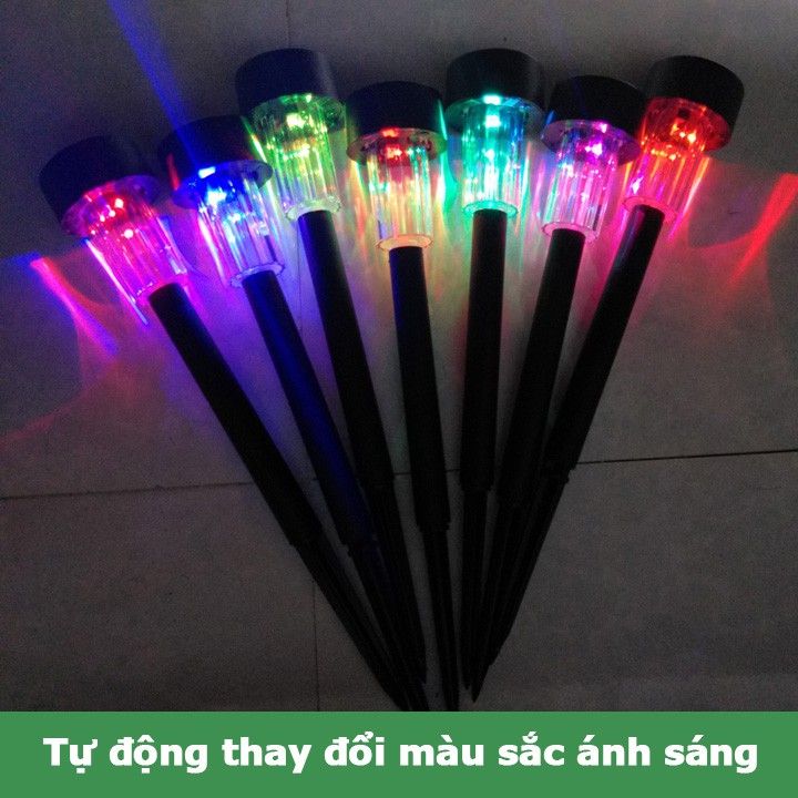 Đèn cắm đất năng lượng mặt trời trang trí sân vườn nhựa