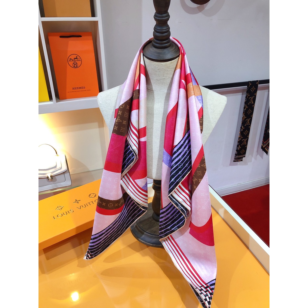 Khăn Choàng Cổ Vuông Bằng Lụa In Chữ Nhiều Màu Sắc Thời Trang Cho Nữ